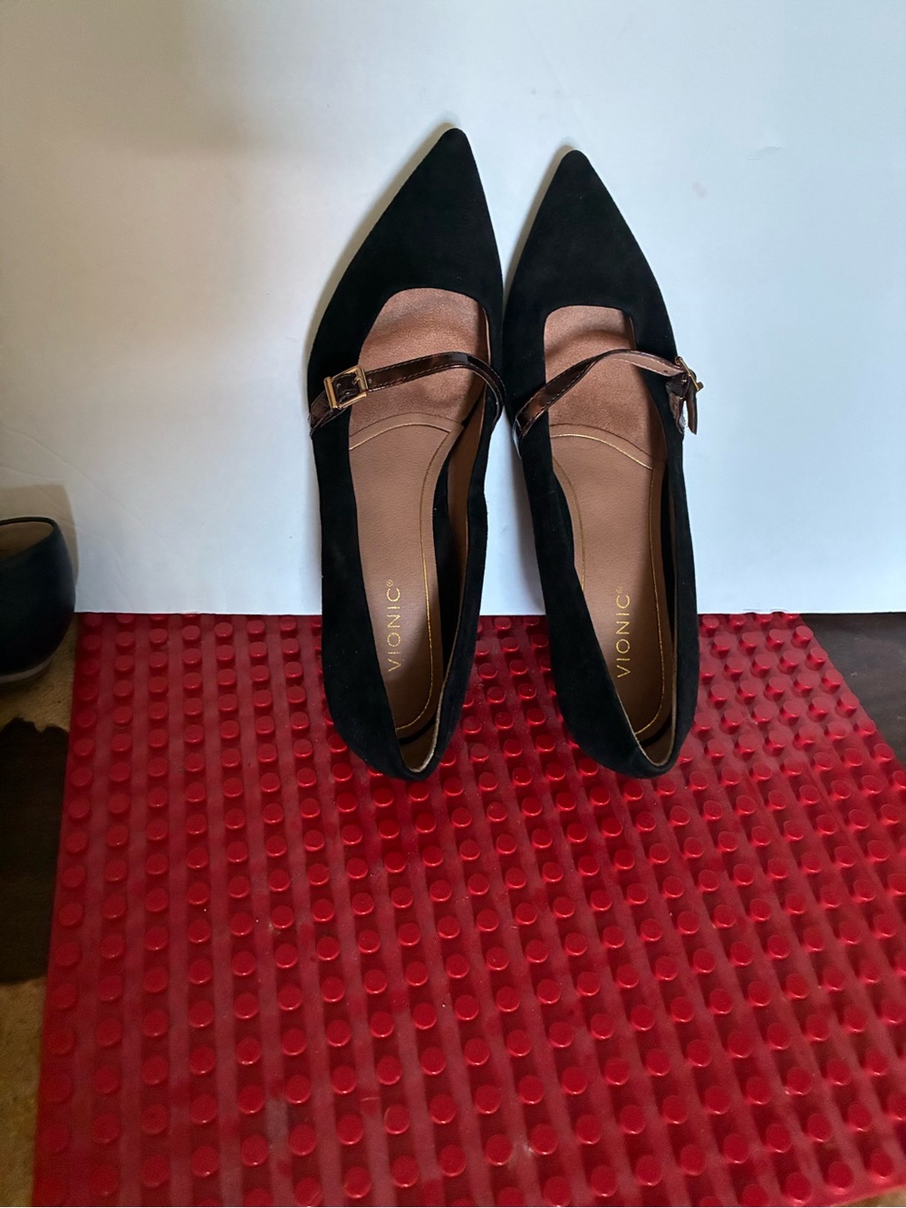 Vionic Black Pointed Mary Jane Flats with Brown Strap